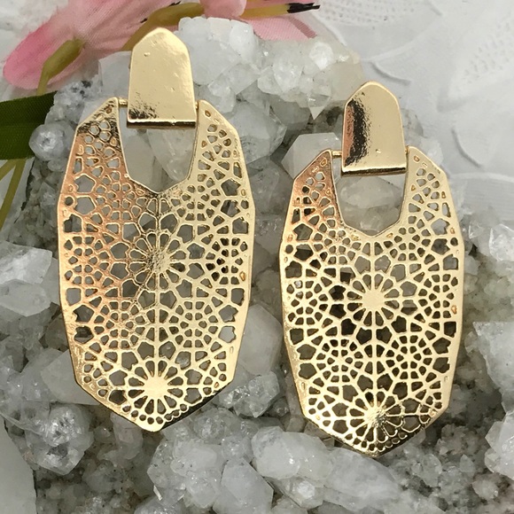 NEW 🌸 2.2” Flower Filigree stud drop earring - Picture 2 of 2